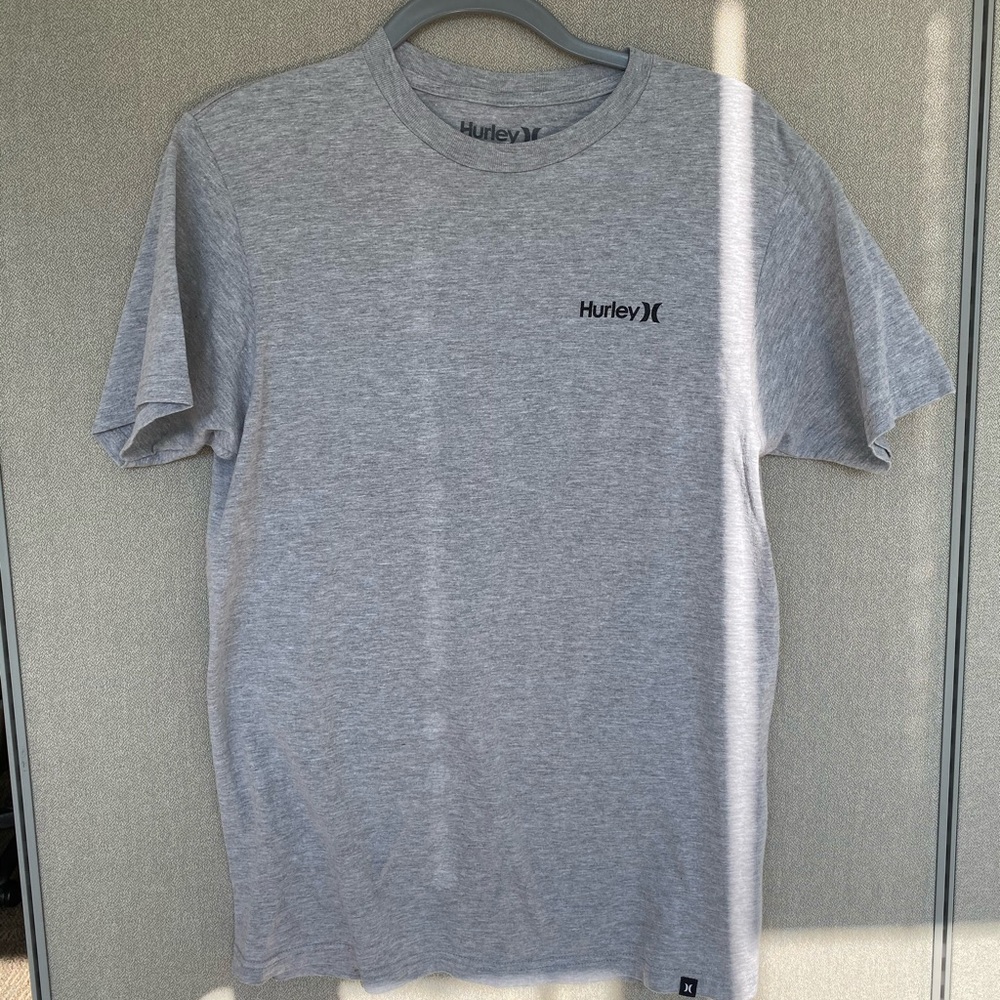 Hurley gray shirt sleeve shirt